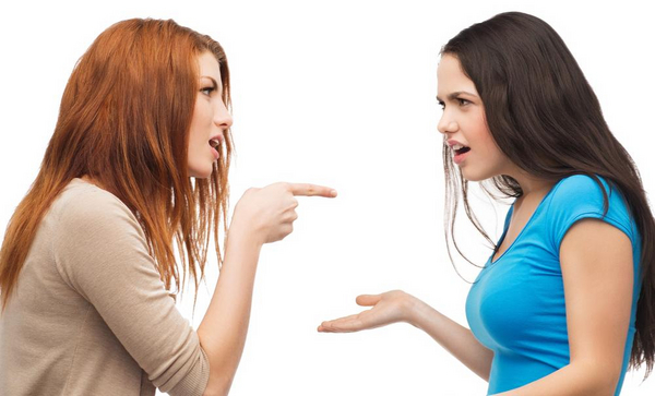 Af og til bliver vi vrede og kommunikerer med en hård tone. Det kan både være, når vi taler sammen ansigt til ansigt, eller det kan være på internettet.